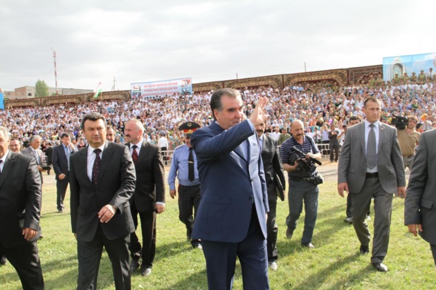 Le président Emomalii Rahmon, lors d’un meeting à Isfara en juin 2012 | Crédit photo -- Jadamoti Matbouyot / Хадамоти матбуот / Flickr