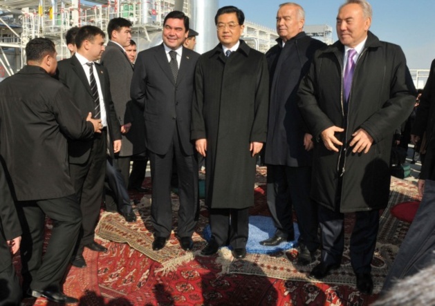 Les présidents Gurbanguly Berdymukhamedov (Turkménistan), Hu Jintao (Chine), Islam Karimov (Ouzbékistan) et Noursultan Nazarbayev (Kazakhstan)  | Crédits photo -- AP