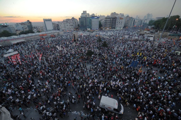 Les manifestants place Taksim, le 1er juin 2013. Crécit Lu Zhe/NEWSCOM/SIPA