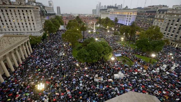 Rallies on the “Plaza de Mayo”, 18 February 2015. Credit BBC