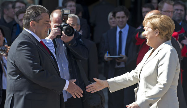 Sigmar Gabriel, leader du SPD, et Angela Merkel |  Crédits Photo --  AFP