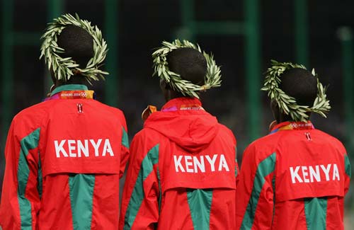 Podium 100% kenyan à Athènes 2004. Kemboi, Kipruto, Koech / © Andy Lyons