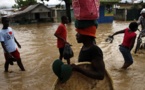 Et pendant ce temps, Haïti s'enterre